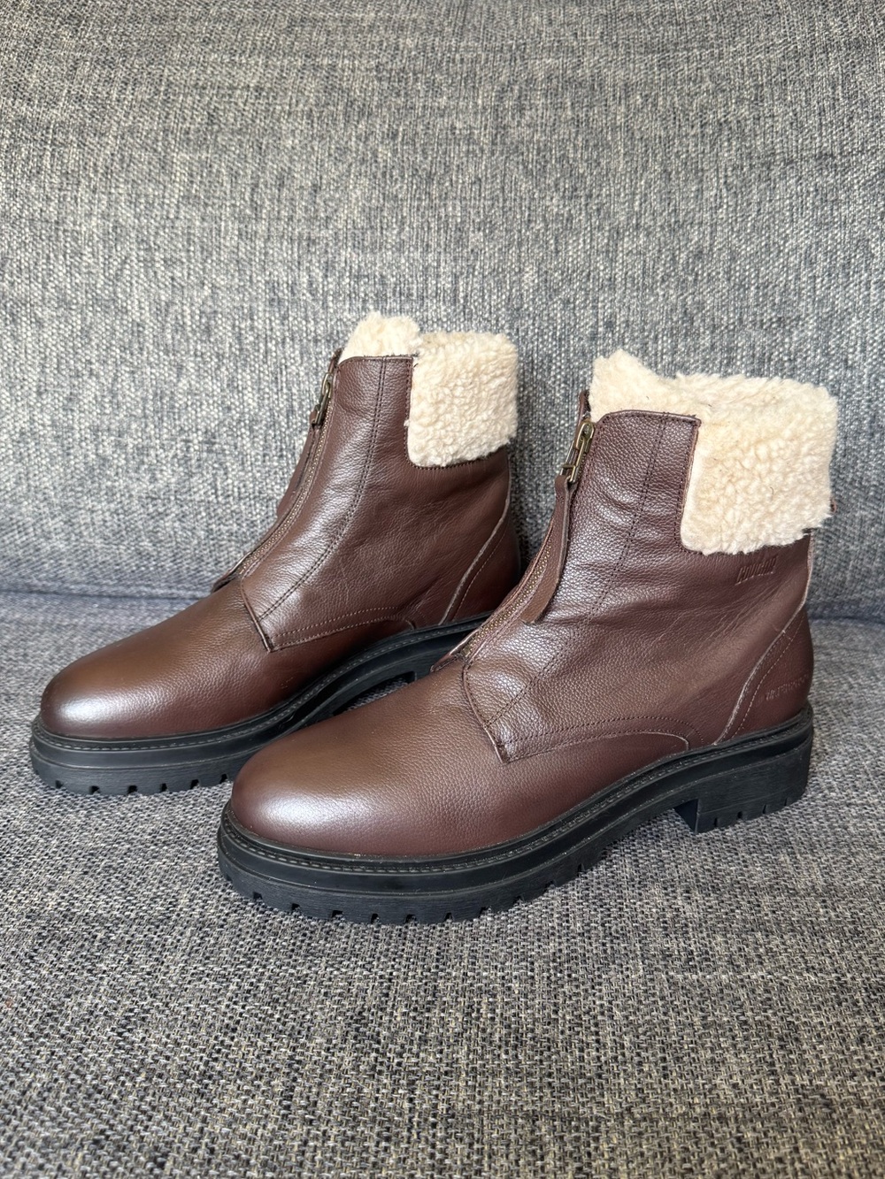 Cougar Vow Waterproof Leather Winter Boots With A Faux Shearling Collar